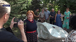 В Барнауле открыли памятный камень в честь столетия пребывания Рерихов на Алтае