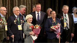 Первоцелинники Алтая получили медали «За заслуги перед обществом» из рук губернатора