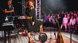 В Алтайский край с концертом приедет Варвара Визбор – внучка известного советского барда Юрия Визбора