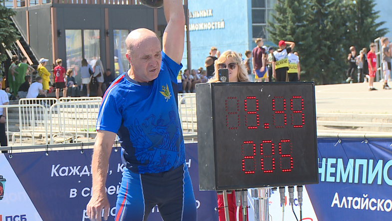 Праздник «Спортивная Россия» проходит в Барнауле на площади Сахарова