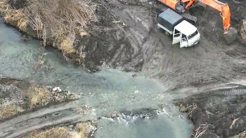 В Солонешенском районе могут возникнуть серьёзные проблемы с водоснабжением из-за действий золотодобытчиков