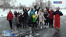 Пенсионер МВД сделал каток для жителей барнаульского посёлка