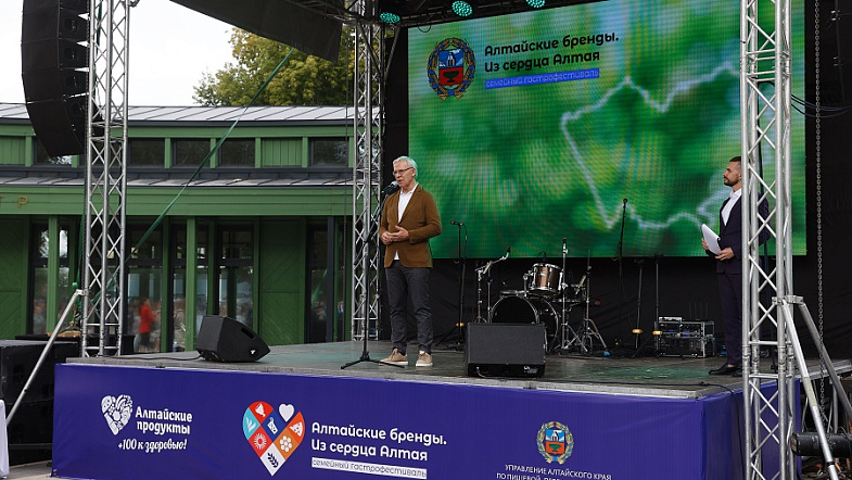 Фетисов признался губернатору Томенко, что пьёт сейчас только алтайскую воду