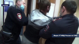 Дебошира из барнаульского аэропорта суд признал виновным