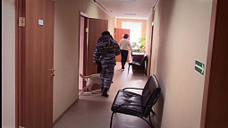 Волна сообщений о массовом минировании школ докатилась и до Барнаула