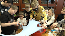 Алтайские школьники сварили гигантский слайм