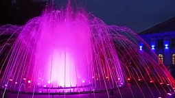 В Новоалтайске запустили новый светомузыкальный фонтан