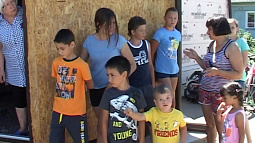 Мать-одиночка с 12 детьми мечтает свозить семью отдохнуть на море