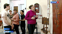 Вышитые и расписные птицы и львы стали героями новой выставки в Художественном музее края