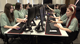 Непристойные фотографии, созданные ИИ, стали всё чаще всплывать в школьных и домовых чатах