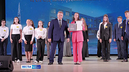 Спортсмены, музыканты, волонтёры Барнаула получили именные стипендии от главы краевой столицы