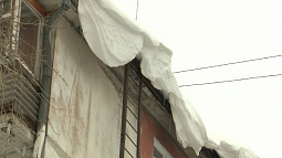 Управляющие компании края будут штрафовать за не убранный с крыш снег и сосульки