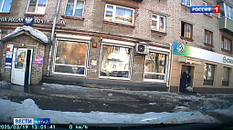 В Барнауле девочка, на которую упала глыба льда, получила множественные компрессионные переломы позвоночника