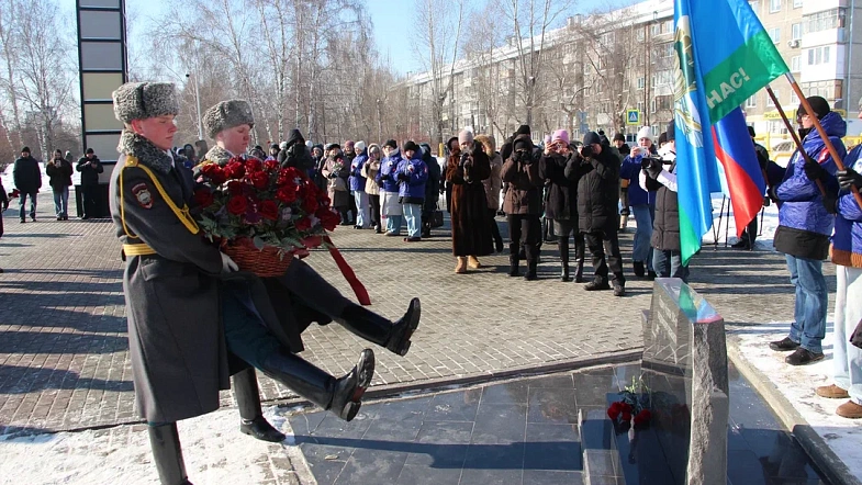 В Барнауле сегодня почтили память десантников легендарной 6-й роты Псковской дивизии ВДВ