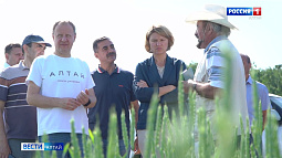 На Алтай с рабочим визитом прибыла министр сельского хозяйства РФ Оксана Лут