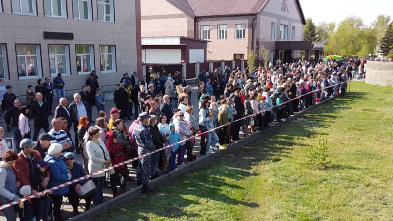 В Благовещенке сотни людей пришли отметить День Победы