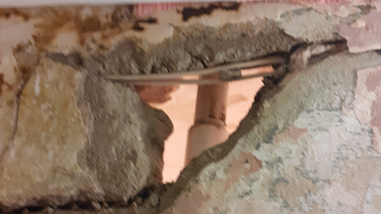 В Рубцовске пустующая квартира Министерства обороны заливает соседей снизу