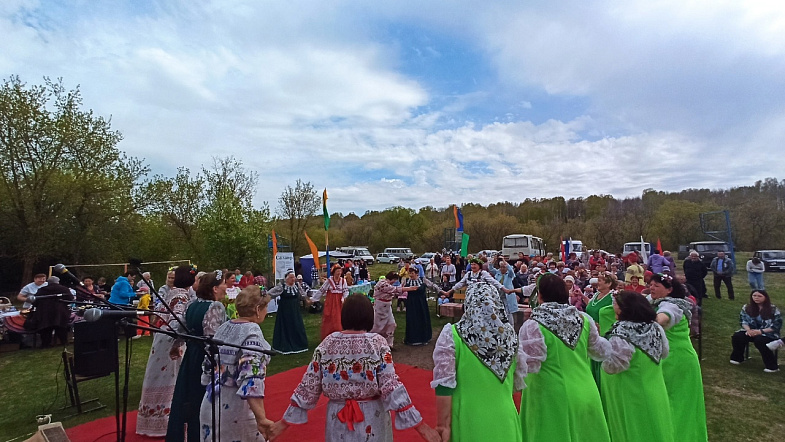 В Ельцовском районе на первом празднике черемши приготовили более 40 «кусачих» блюд