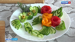 «Карвинг по-деревенски»: мирабилитские повара создают произведения искусства из обычных продуктов