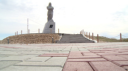 В Змеиногорске завершили благоустройство территории возле памятника Ермаку