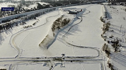 На барнаульском гребном канале впервые провели большие ледовые гонки