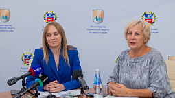 Соцработники пошли в роддома, чтобы рассказать молодым мамам о господдержке