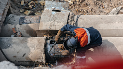 По итогам гидравлических испытаний 2025 года количество выявленных повреждений на теплосетях Барнаула снизилось на 8% 