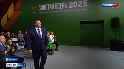 Награду из рук премьер-министра получил тракторист-машинист хозяйства «Октябрьское» Зонального района Максим Крузе