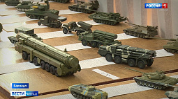 В Барнауле можно бесплатно увидеть бронетехнику и оружие в миниатюре