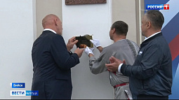 Александр Карелин приехал в Бийск, чтобы отправить послание в будущее