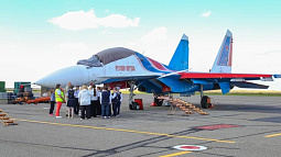 Барнаульские школьники побывали в кабине современного российского истребителя