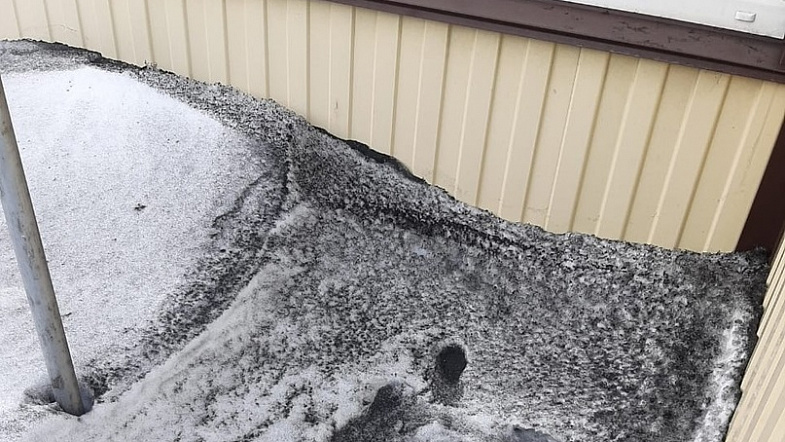 Жители Змеиногорска будут через суд добиваться сноса котельной, засыпающей сажей их дома