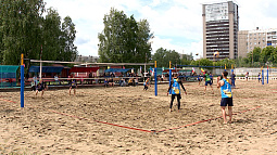 В Барнауле проходит турнир по пляжному волейболу