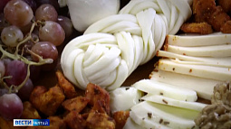 В небольшом алтайском посёлке директор Дома культуры стала сыроваром