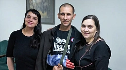 В Барнауле женщины-волонтёры шьют удобную одежду для раненых участников СВО