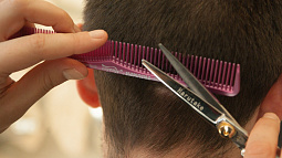 Губернатор Алтайского края разрешил открыть парикмахерские