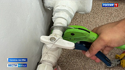 В Камне-на-Оби коммунальщики перешли к решительным действиям в борьбе с должниками