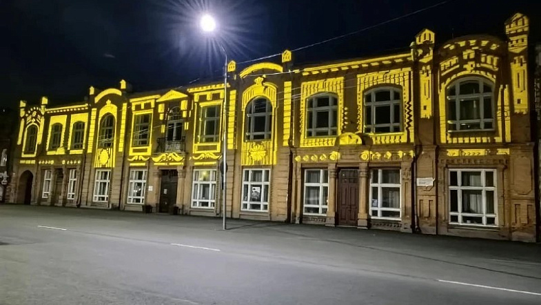 В историческом центре Бийска на объектах культурного наследия сделали красочную подсветку