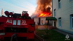 В Рубцовске тушат пожар на железнодорожной станции 