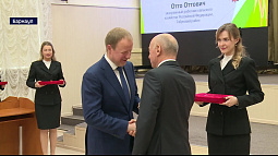 Губернатор вручил государственные и краевые награды работникам сельского хозяйства и пищевой отрасли