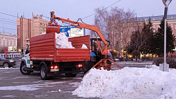 Более трёх тысяч кубометров снега вывезли  на выходных барнаульские дорожники с улиц города 