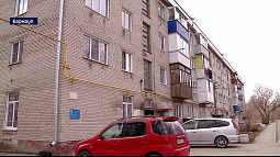 В Барнауле почти 100 семей наблюдают под своими окнами лужи с канализационными стоками