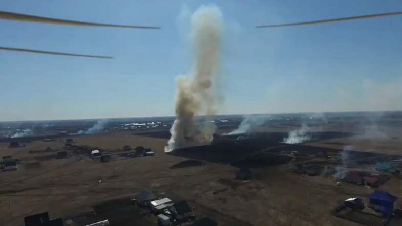 В Камне-на-Оби горят поля