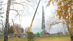 Стелу «Город трудовой доблести» установили в Нагорном парке Барнаула