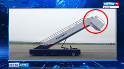 Пассажирам, упавшим с трапа в аэропорту Барнаула, выплатили компенсации