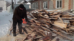 Жители края выстраиваются в очередь за льготной древесиной