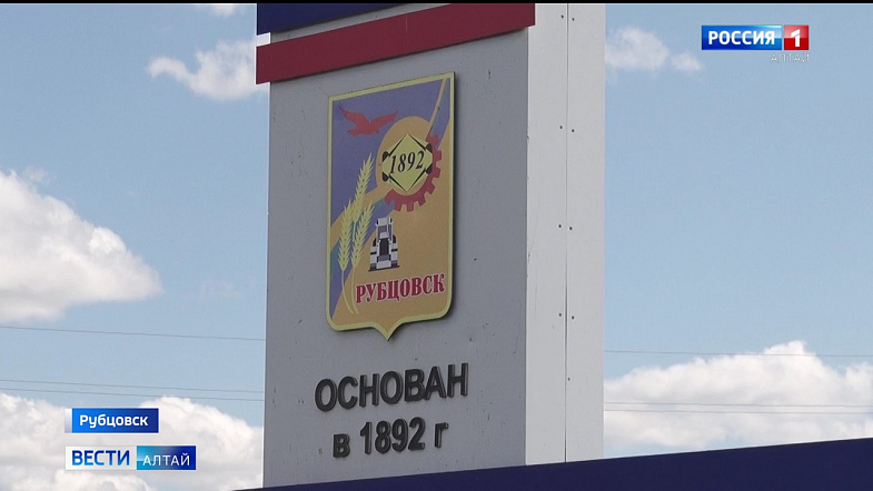 В Рубцовске начали установку стелы на въезде в город с федеральной трассы