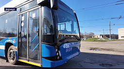 В Барнауле на маршруты вышли ещё пять новых троллейбусов