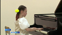 В Барнауле юные пианистки исполнили музыку в присутствии её автора