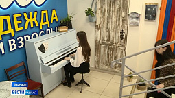 В торговых центрах Барнаула появились «общественные пианино»